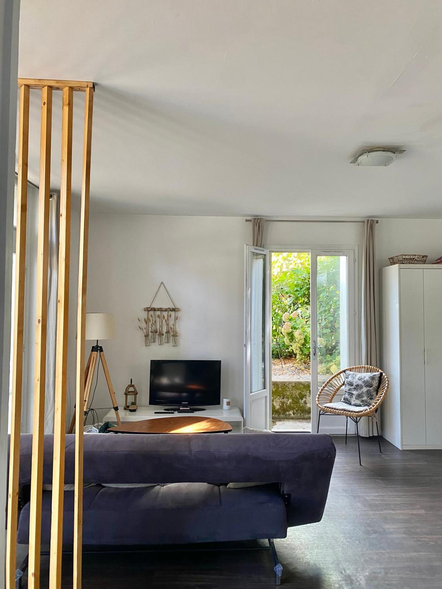 Agreable Petit Gite Avec Piscine Et Jardinet Salies-de-Béarn Exterior foto