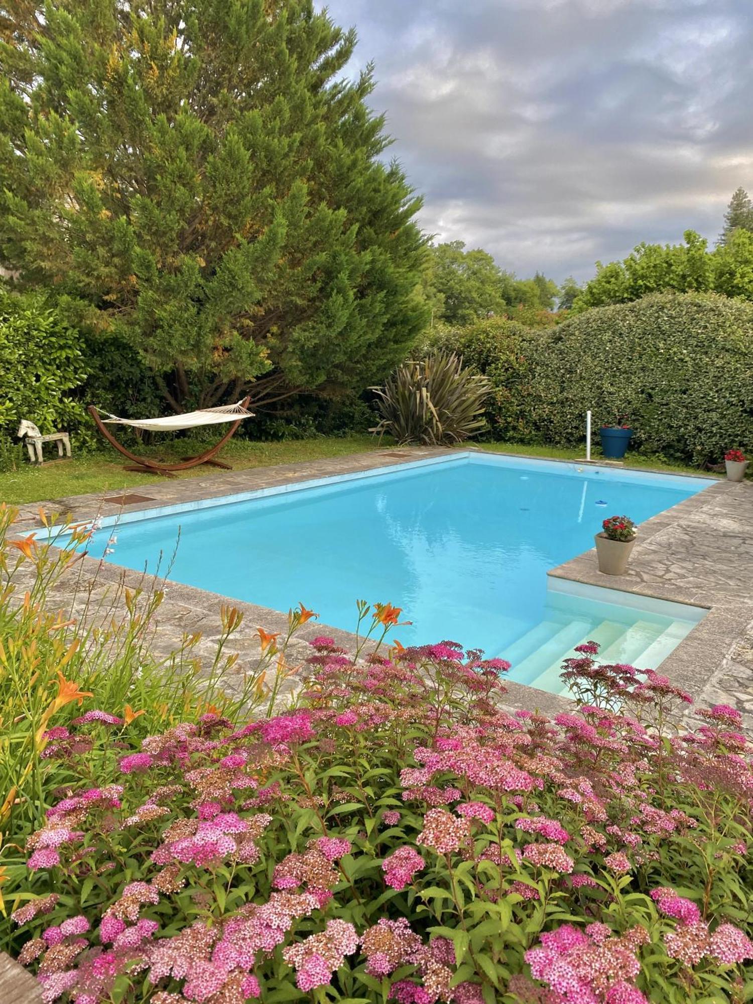 Agreable Petit Gite Avec Piscine Et Jardinet Salies-de-Béarn Exterior foto
